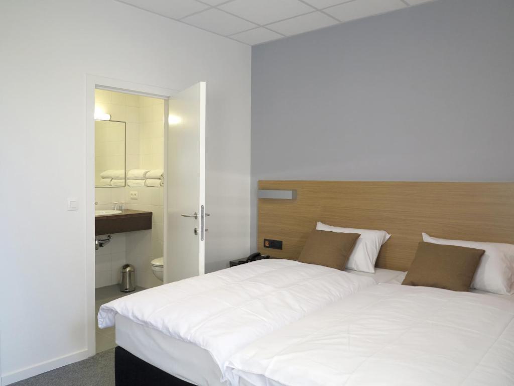Antwerp Harbour Hotel Room photo